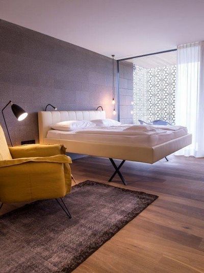 Hofer Referenzen Hotel Muchele Veranda Suite Gelb
